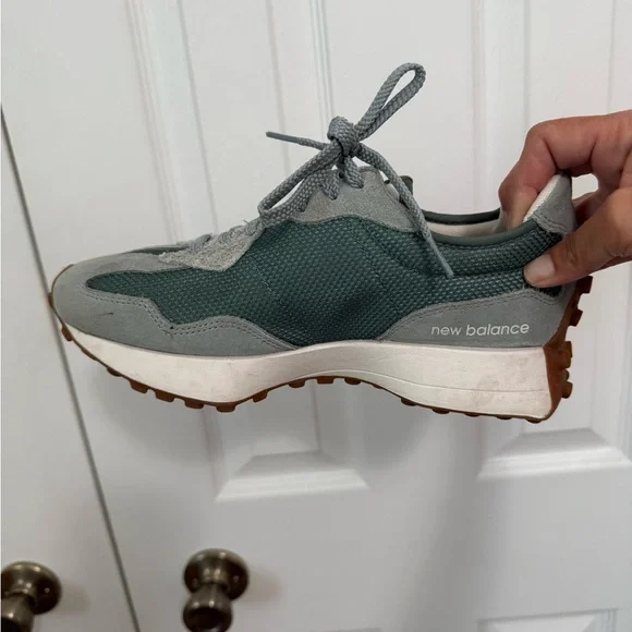 New Balance 327 Women’s 7.5 - Picture 4 of 4